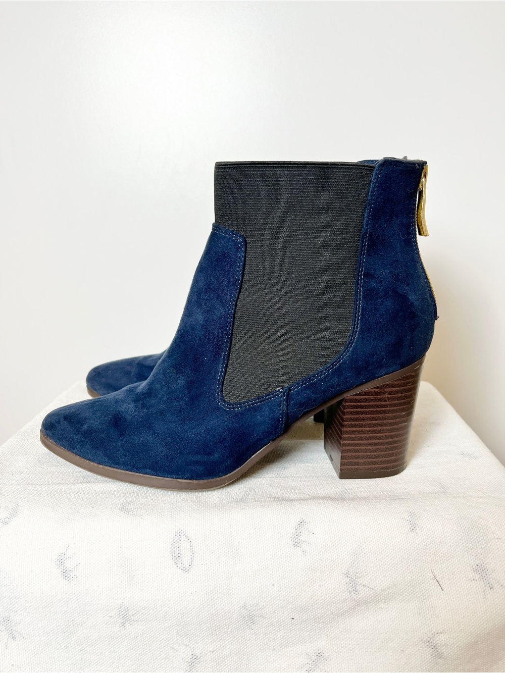 Fioni Navy Blue Faux Suede Chelsea Booties – Gold Zip Block Heel Ankle Boots 8 - Picture 6 of 12